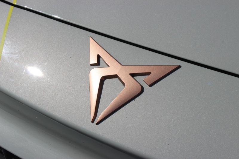 Тест-драйв Cupra Leon: переваги, недоліки та конкуренти хот-хетча