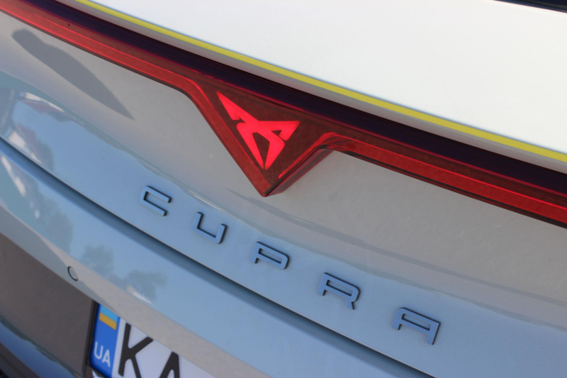Тест-драйв Cupra Leon: переваги, недоліки та конкуренти хот-хетча