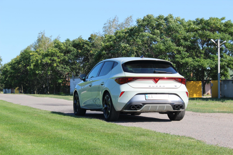 Тест-драйв Cupra Leon: переваги, недоліки та конкуренти хот-хетча