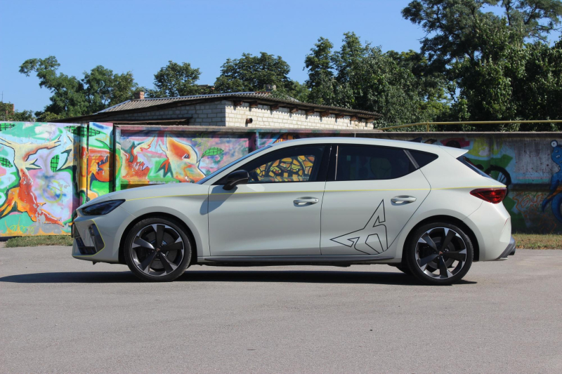 Тест-драйв Cupra Leon: переваги, недоліки та конкуренти хот-хетча