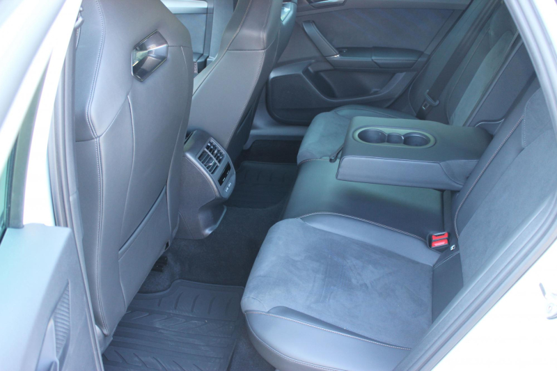 Тест-драйв Cupra Leon: переваги, недоліки та конкуренти хот-хетча