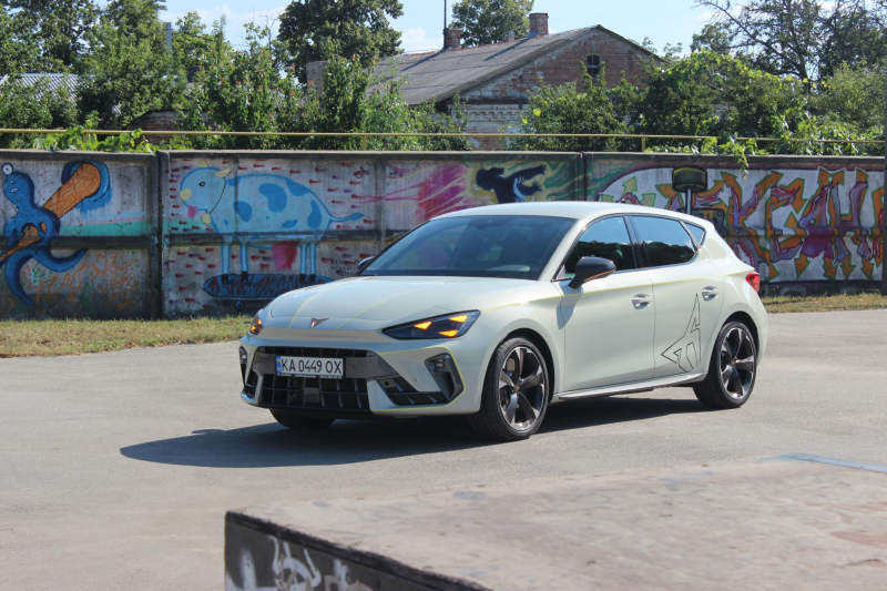 Тест-драйв Cupra Leon: переваги, недоліки та конкуренти хот-хетча