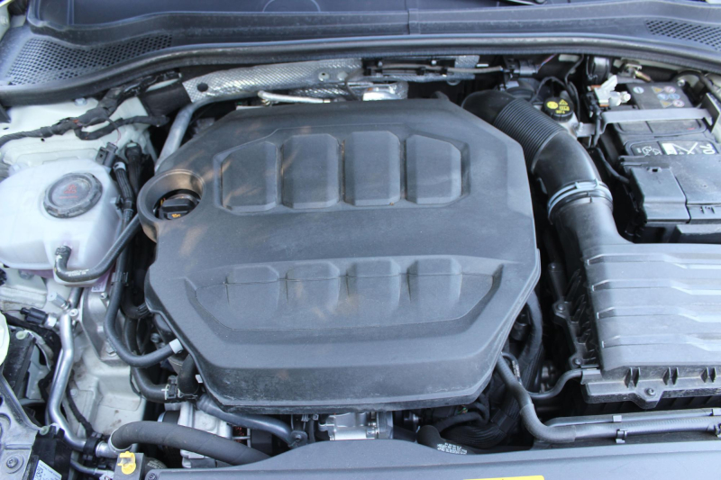 Тест-драйв Cupra Leon: переваги, недоліки та конкуренти хот-хетча