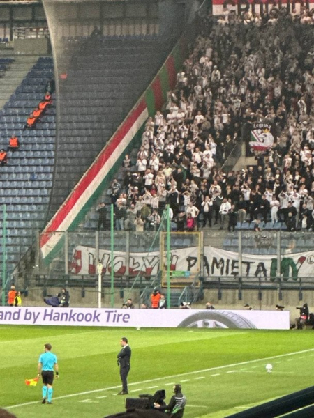 "Ї***и УПА та Бандеру": фанати польського клубу влаштували провокацію на матчі з "Шахтарем"