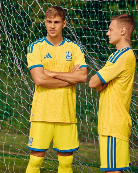Збірна України з футболу презентувала нову ексклюзивну домашню форму – фото
