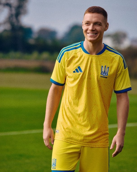 Збірна України з футболу презентувала нову ексклюзивну домашню форму – фото