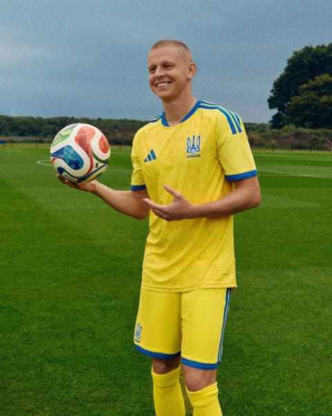 Збірна України з футболу презентувала нову ексклюзивну домашню форму – фото