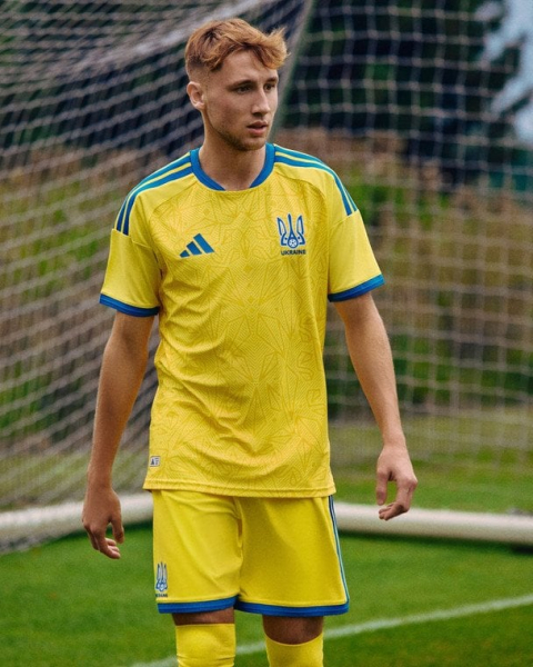 Збірна України з футболу презентувала нову ексклюзивну домашню форму – фото