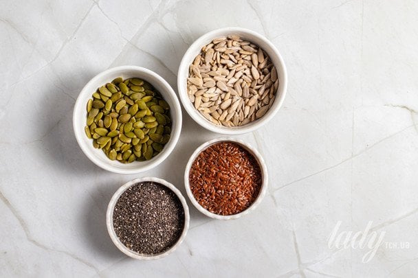 Як знизити холестерин без ліків: лікарі назвали 4 види перекусів, що рятують судини