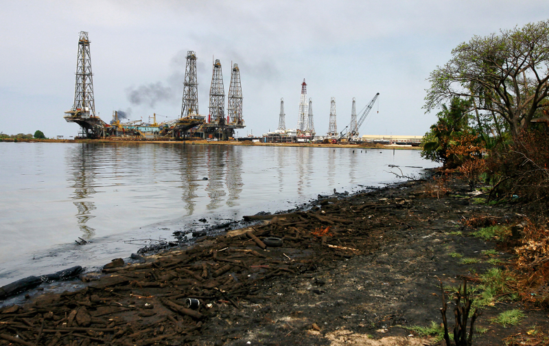 "Чорне золото" Венесуели. Кому дістанеться нафта після повалення Мадуро і чим це загрожує РФ