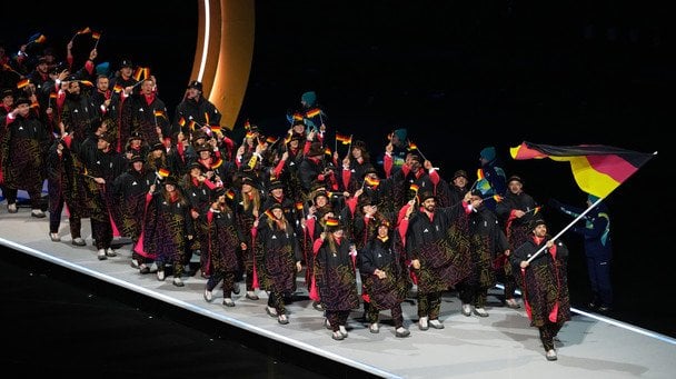 Зимова Олімпіада-2026 офіційно стартувала: яскраві фото з церемонії відкриття