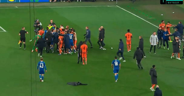 Гравці "Шахтаря" і "Леха" влаштували масову сутичку з вилученням після матчу Ліги конференцій