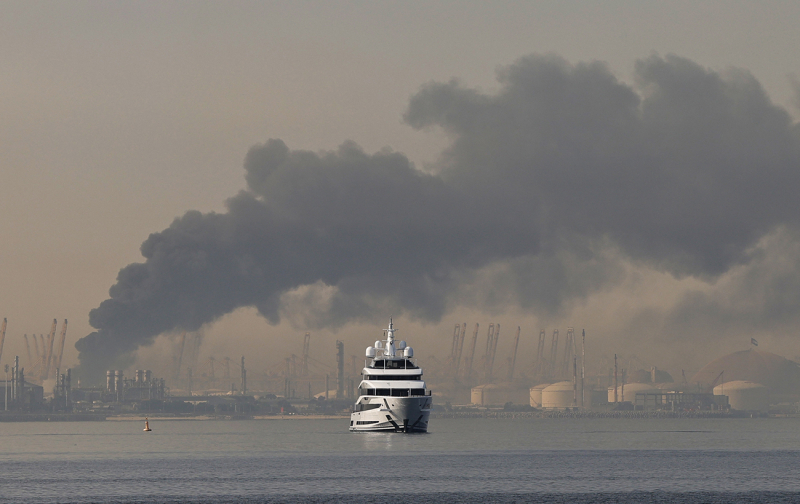 Нафта йде в обхід блокади Ірану: коли подешевшає бензин на АЗС в Україні