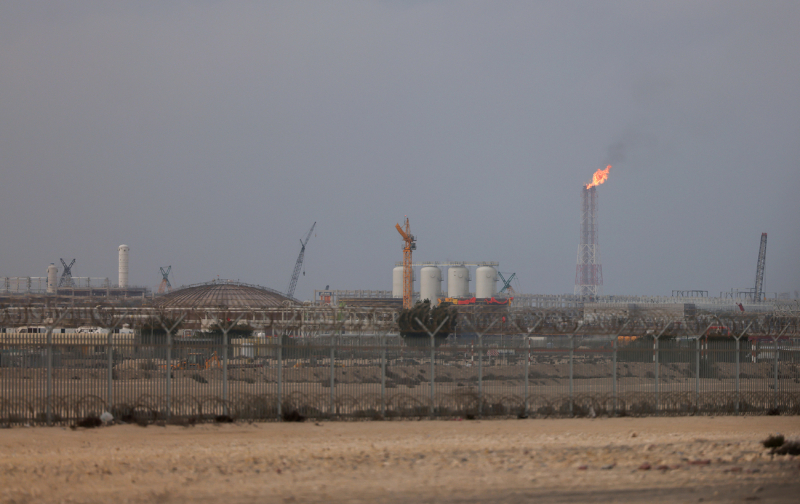 Нафта йде в обхід блокади Ірану: коли подешевшає бензин на АЗС в Україні