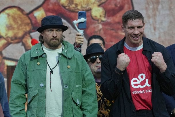 Усик та Верховен провели першу битву поглядів перед чемпіонським поєдинком
