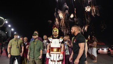 Шифр на шортах і 15 променів нокаутів: що насправді означав образ Усика на бої проти Верховена (фото)