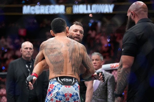Макгрегор за хвилину програв перший бій в UFC після 5-річної паузи