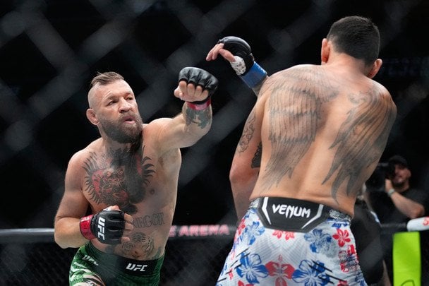 Макгрегор за хвилину програв перший бій в UFC після 5-річної паузи