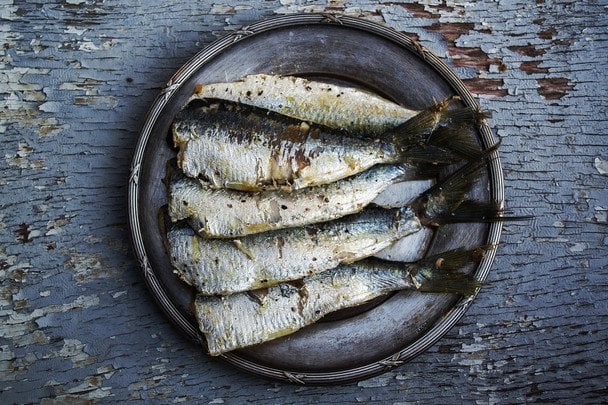 Не лише молоко: лікар назвав три доступні продукти для зміцнення емалі та щелепної кістки