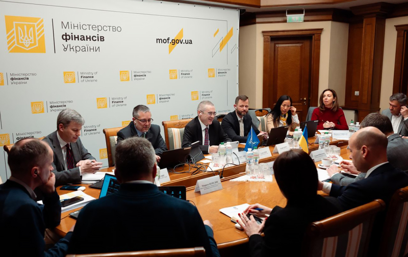 Простір для компромісів скорочується. Які вимоги висуває МВФ до України