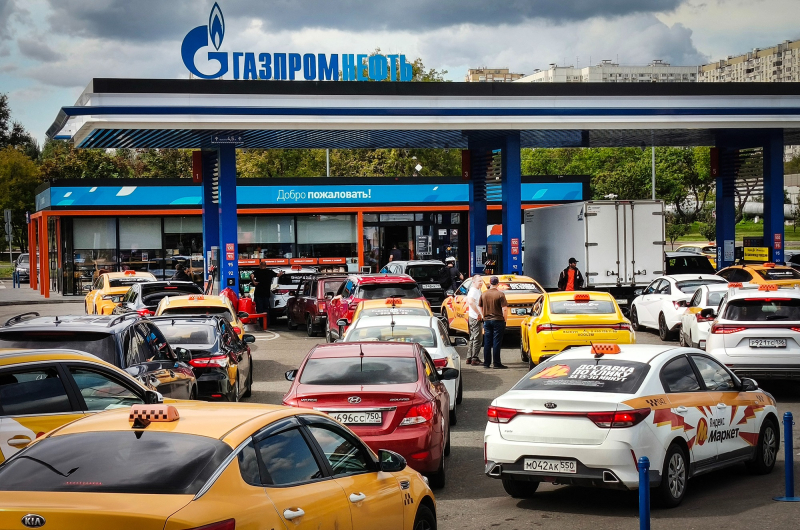 Бензинова криза в Росії. Чи зможе імпорт палива врятувати агресора?